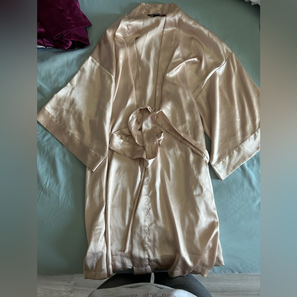 Victoria’s Secret Robe - Picture 2 of 3